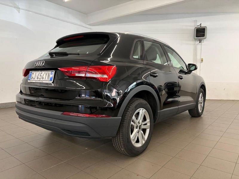 Audi Q3 45TFSI e Stronic Business