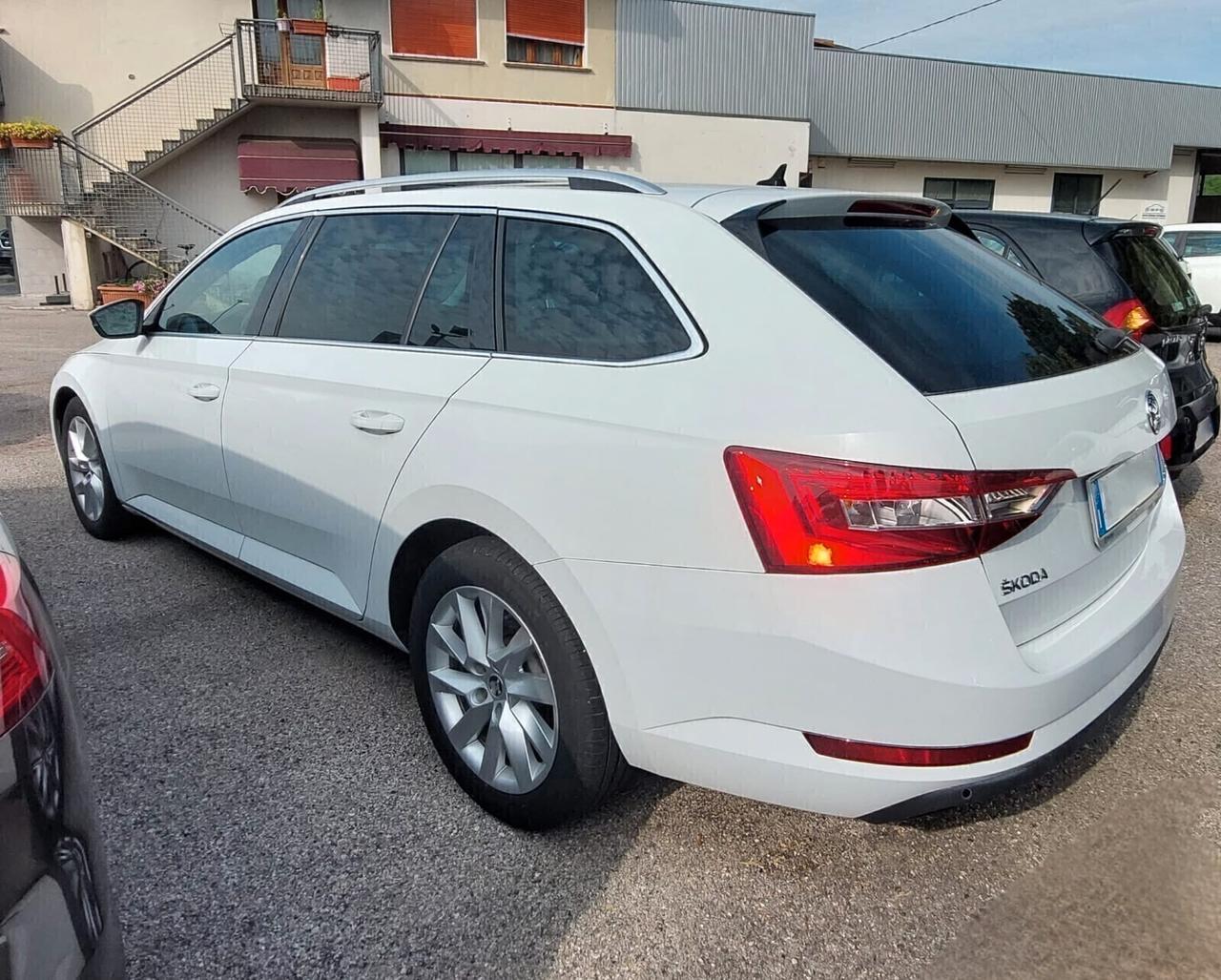 Skoda Superb 1.6 Cambio Automatico Neopatentati