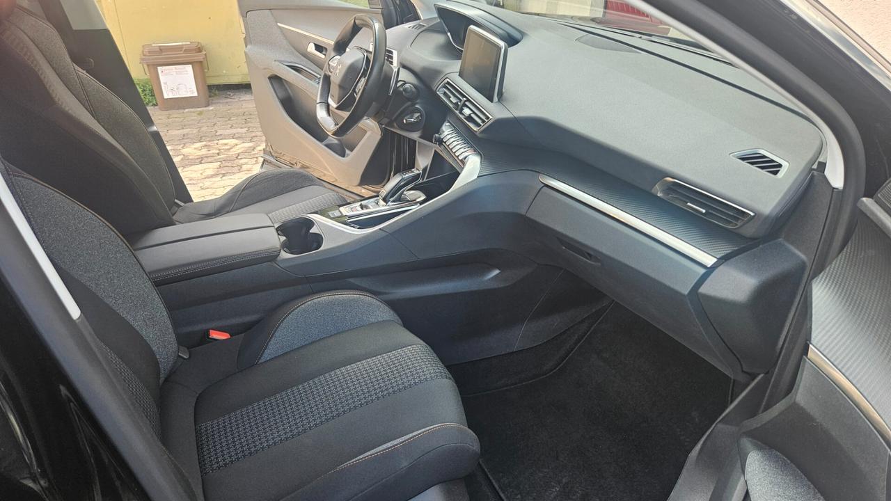 Peugeot 5008 1.5 bluehdi 131 CV C.AUTOMATICO-NAVY-CARPLAY-