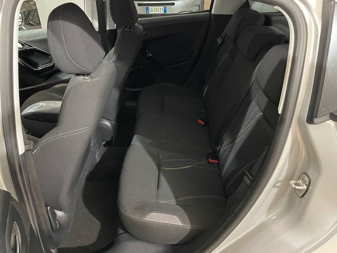 Peugeot 208 1.4 HDi 68 CV 5 porte Allure