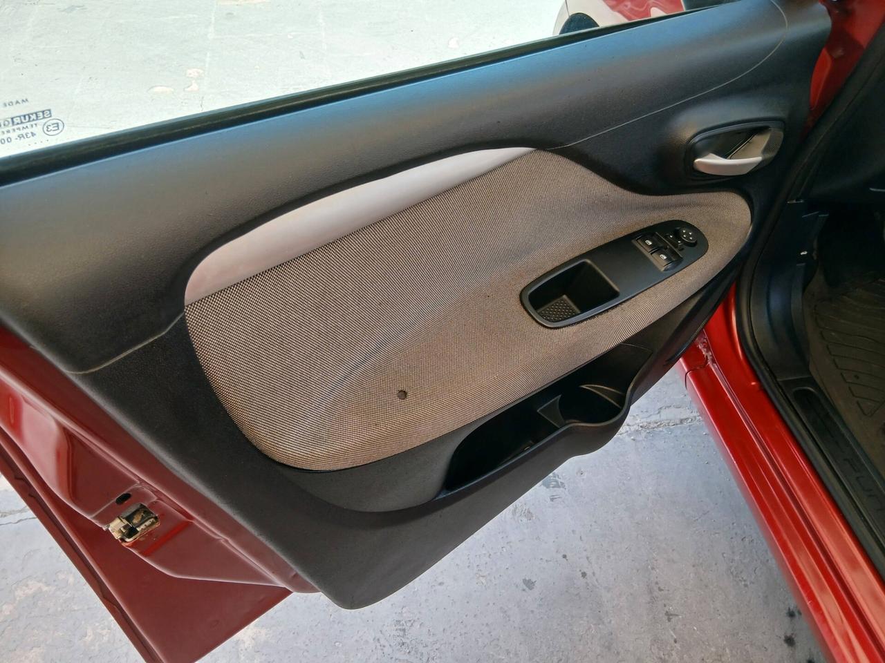 Fiat Punto Evo 1.3 Mjt 75 CV DPF 5p full 11