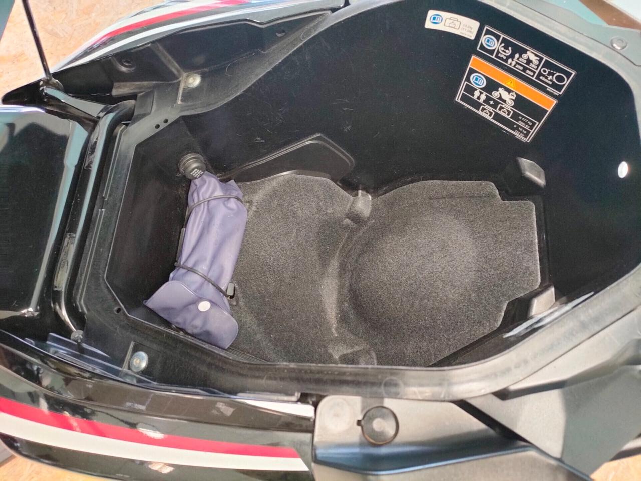 Honda X-ADV 750 con livrea Tricolour HRC