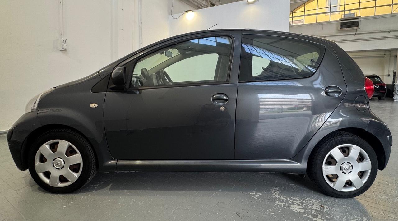 Toyota Aygo 1.0 12V VVT-i 5 porte Sol