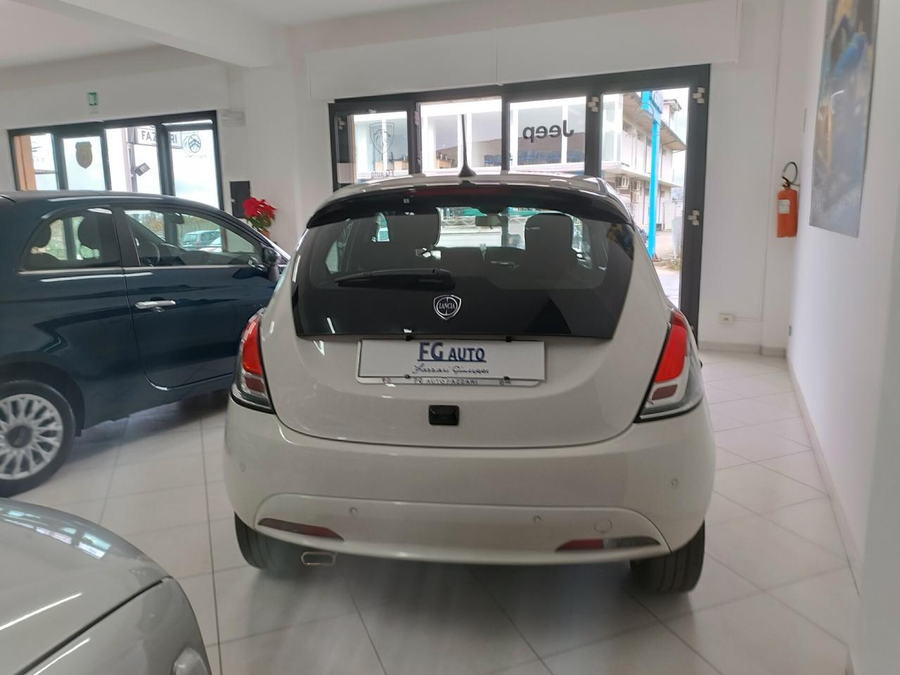 Lancia Ypsilon 1.0 FireFly 5 porte S&S Hybrid Platino