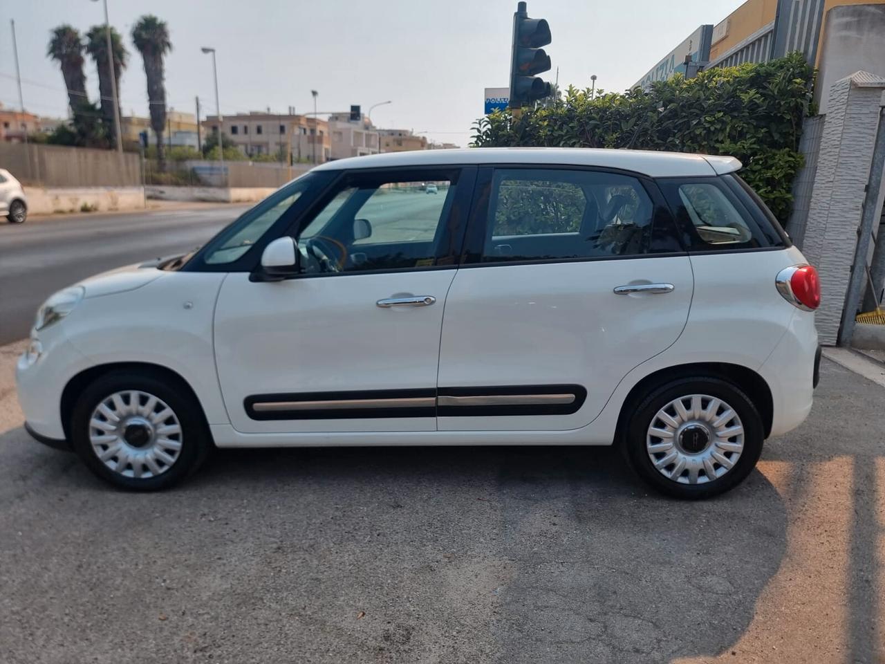 Fiat 500L 1.6 Multijet 120 CV Lounge Autocarro n1