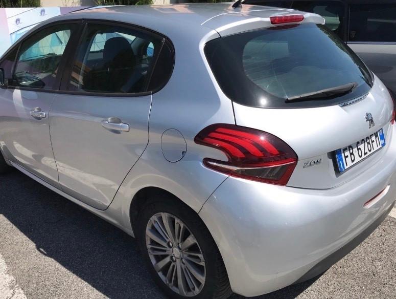 Peugeot 208 BlueHDi 1.6 5 porte Allure