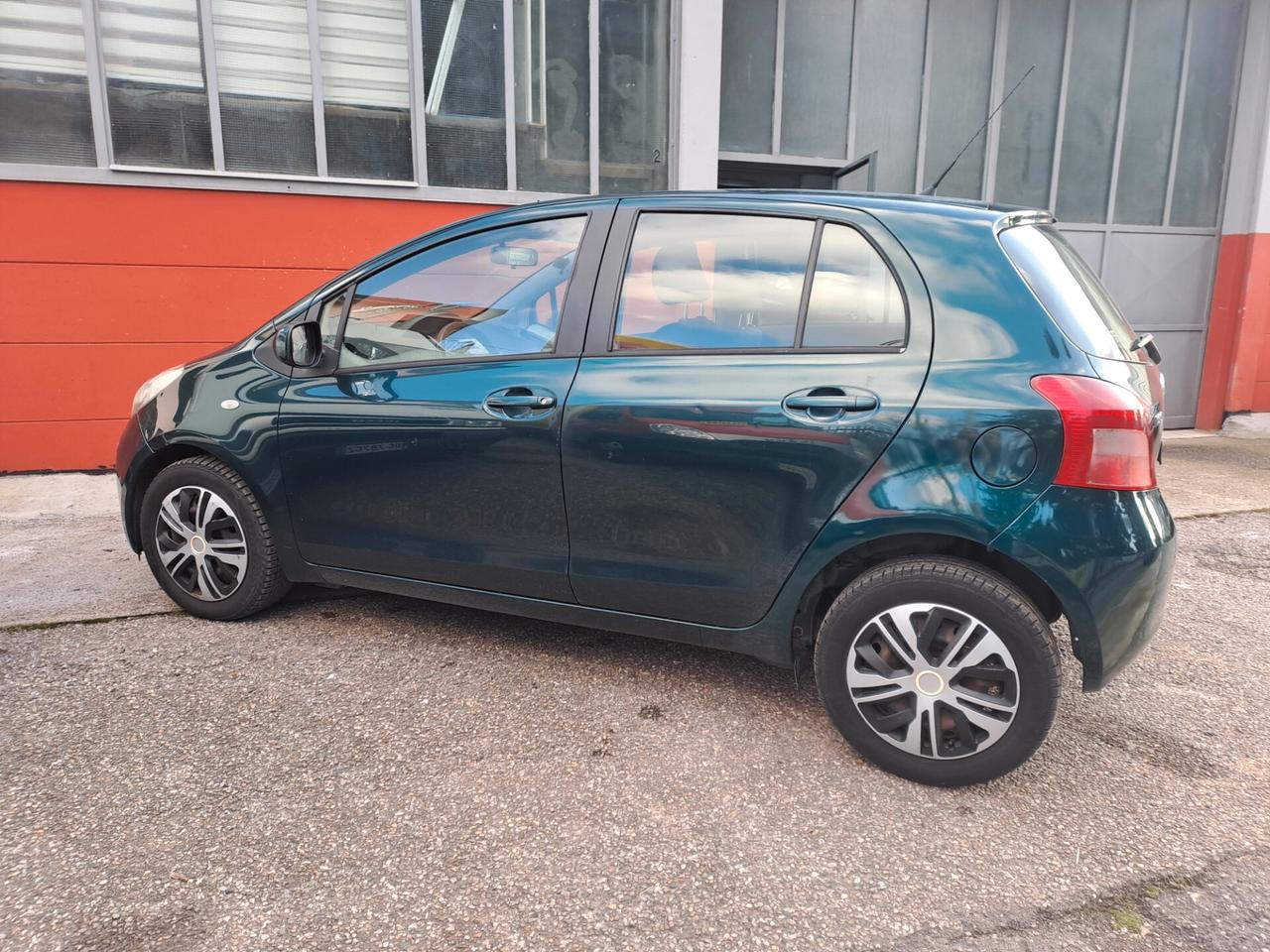 Toyota Yaris 1.0 5 porte per neopatentati