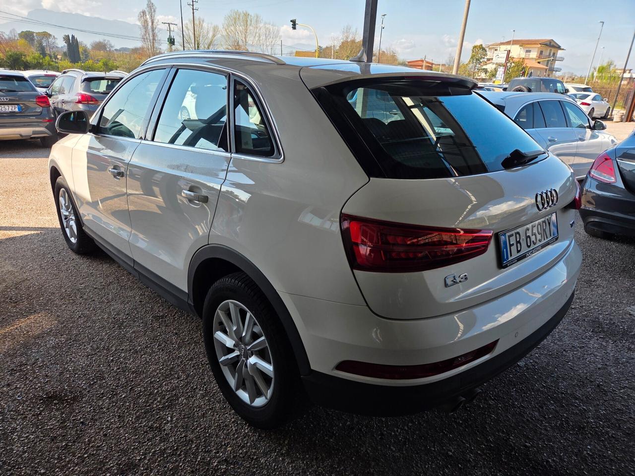 Audi Q3 2.0 TDI 120 CV Business