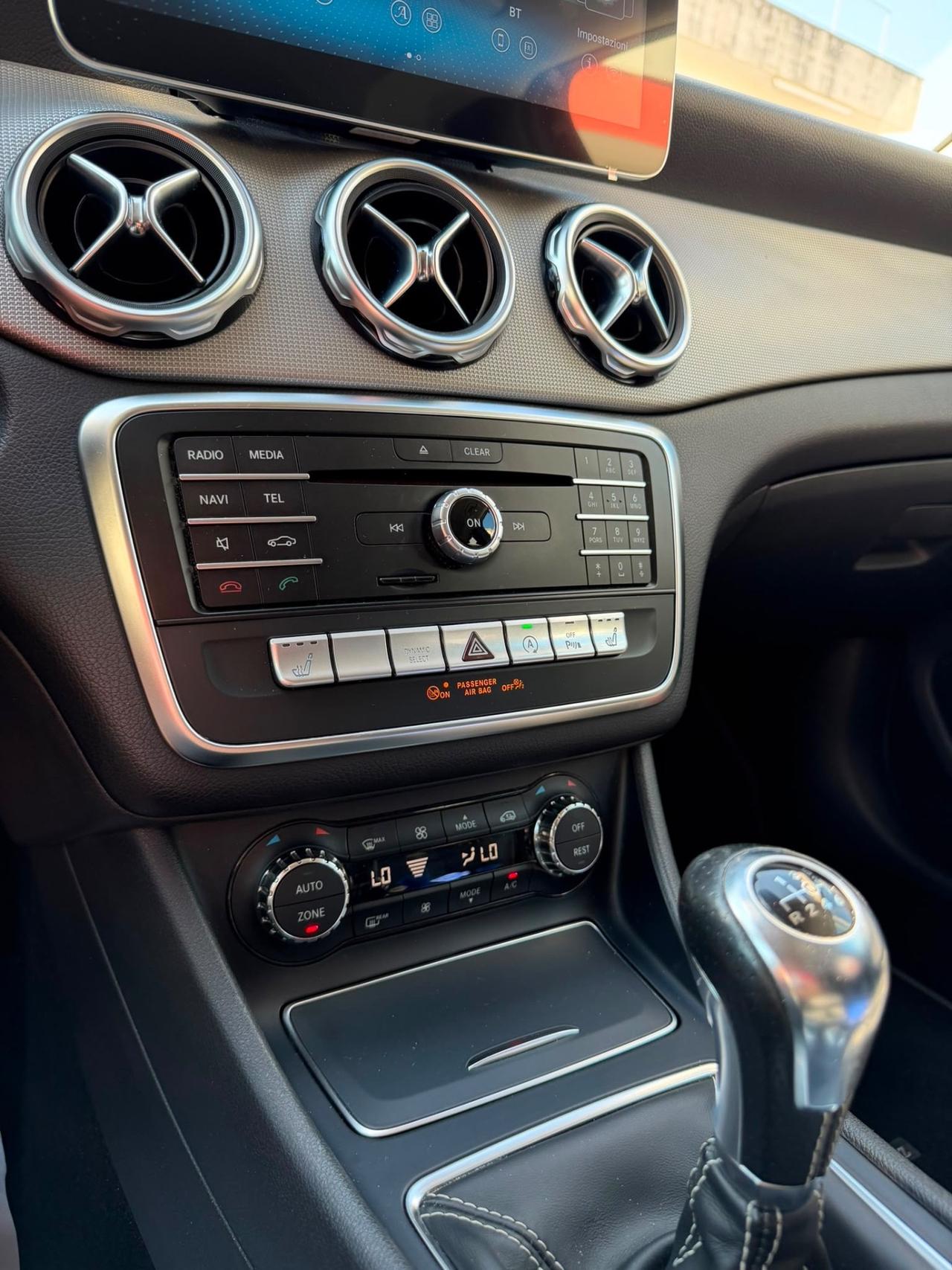 Mercedes-benz GLA 180D URBAN-2018 LEF/CARPLAY