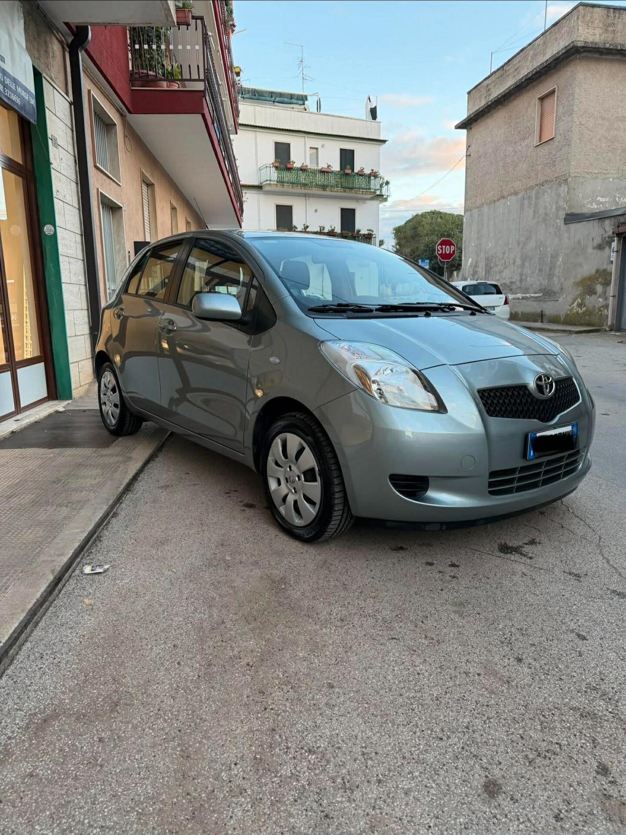Toyota Yaris 1.0 5 porte