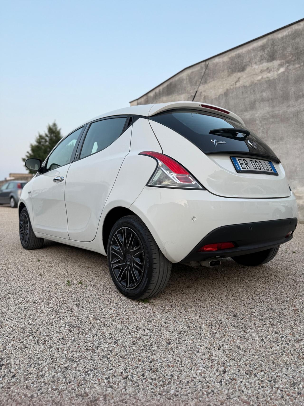 Lancia Ypsilon 1.2 69 CV 5 porte S&S Platinum