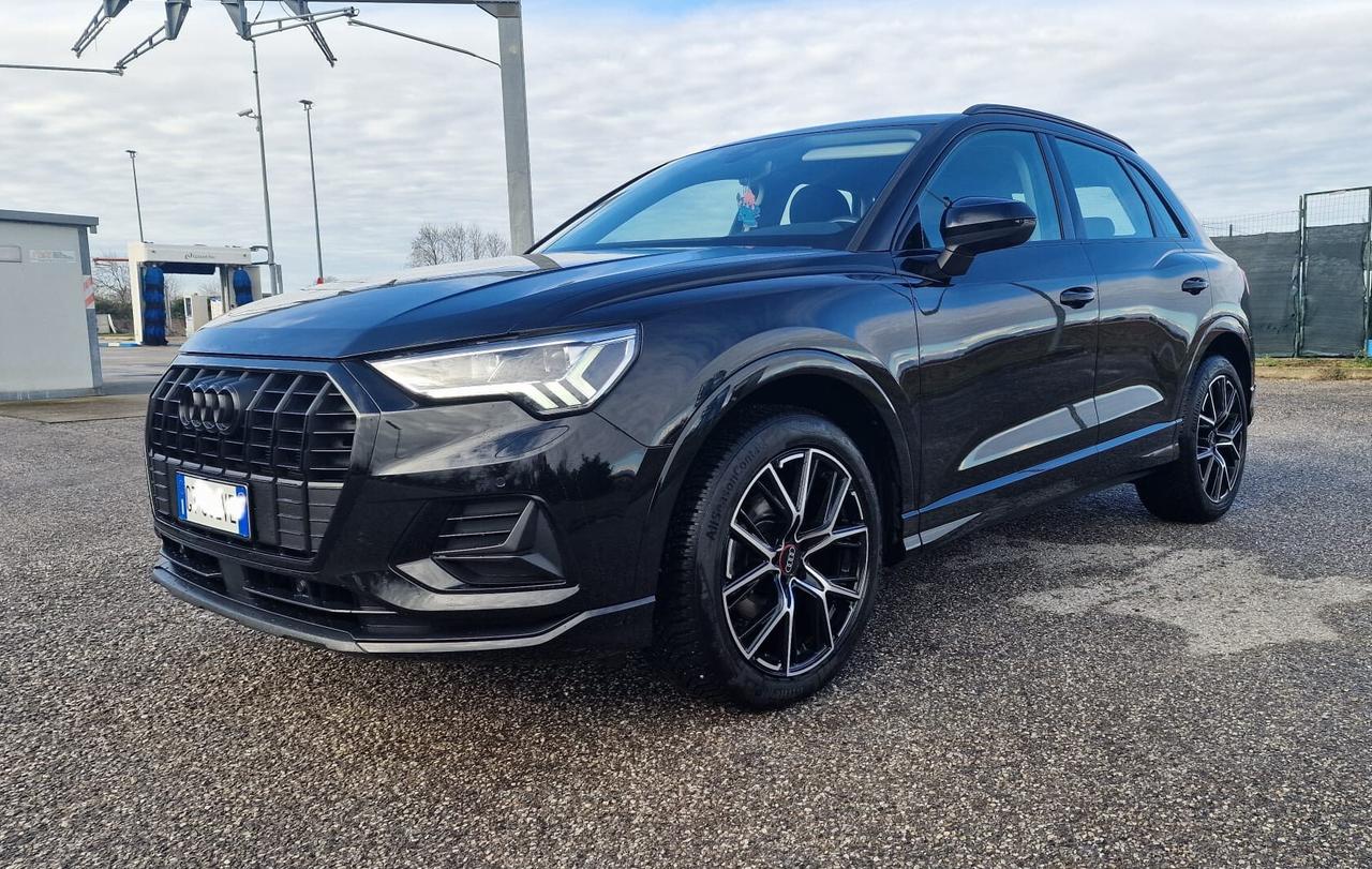 Audi Q3 35 TFSI S tronic Identity Black