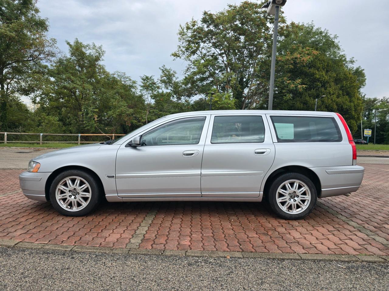 Volvo V70/XC70 V70 2.4 D 20V (163CV) cat Momentum