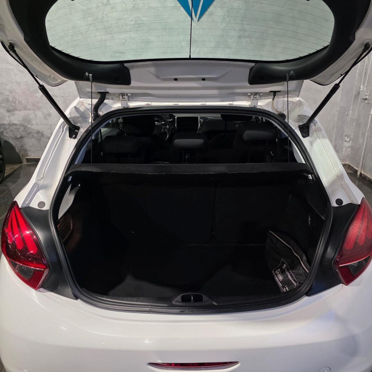 Peugeot 208 1.2 BENZINA EURO 6
