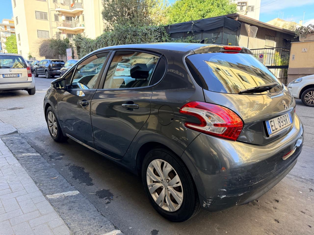 Peugeot 208 1.4 HDi 68 CV 5 porte Business