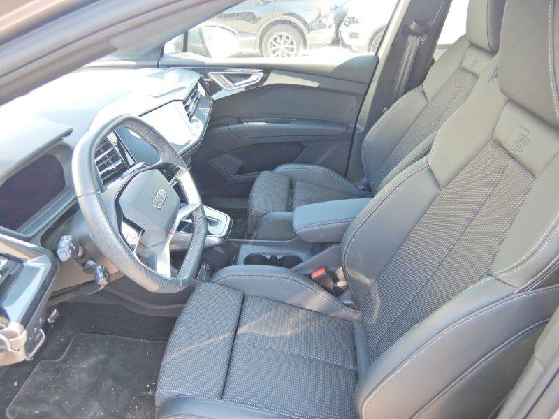 Audi Q4 45 e-tron S line Matrix ACC