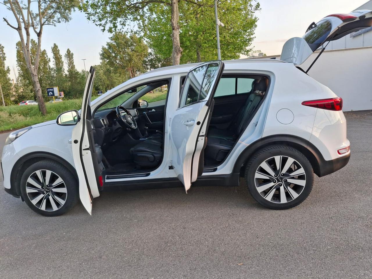 Kia Sportage 1.7 crdi-COOL NAVI-EURO 6-TETTO PANORAMICO-