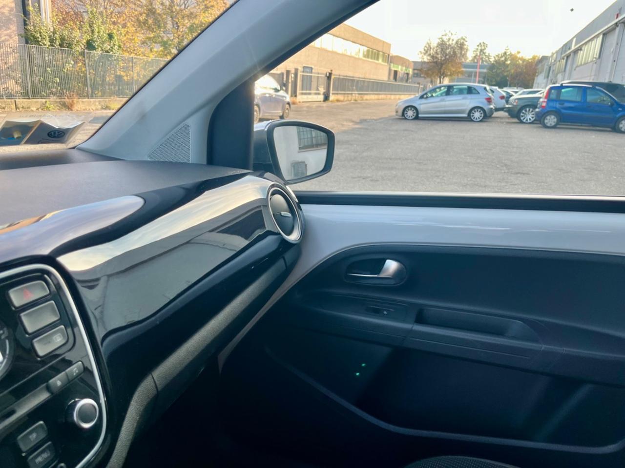 VW Up 1.0benz 2014 144.000km perfetta per neopatentati