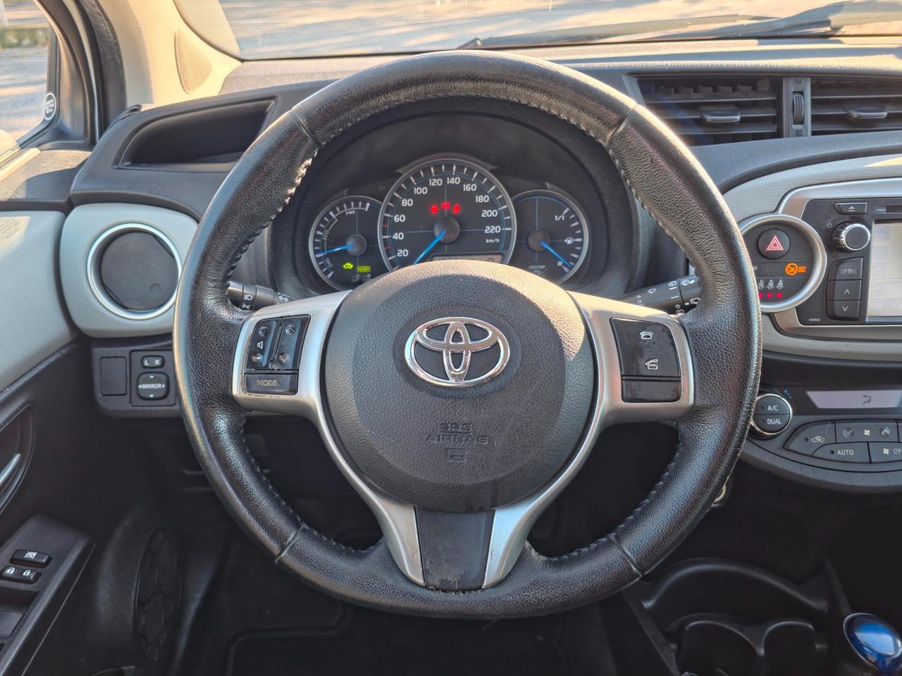 Toyota Yaris 1.5 Hybrid 5 porte Lounge 2014-E5B Automatico NEO