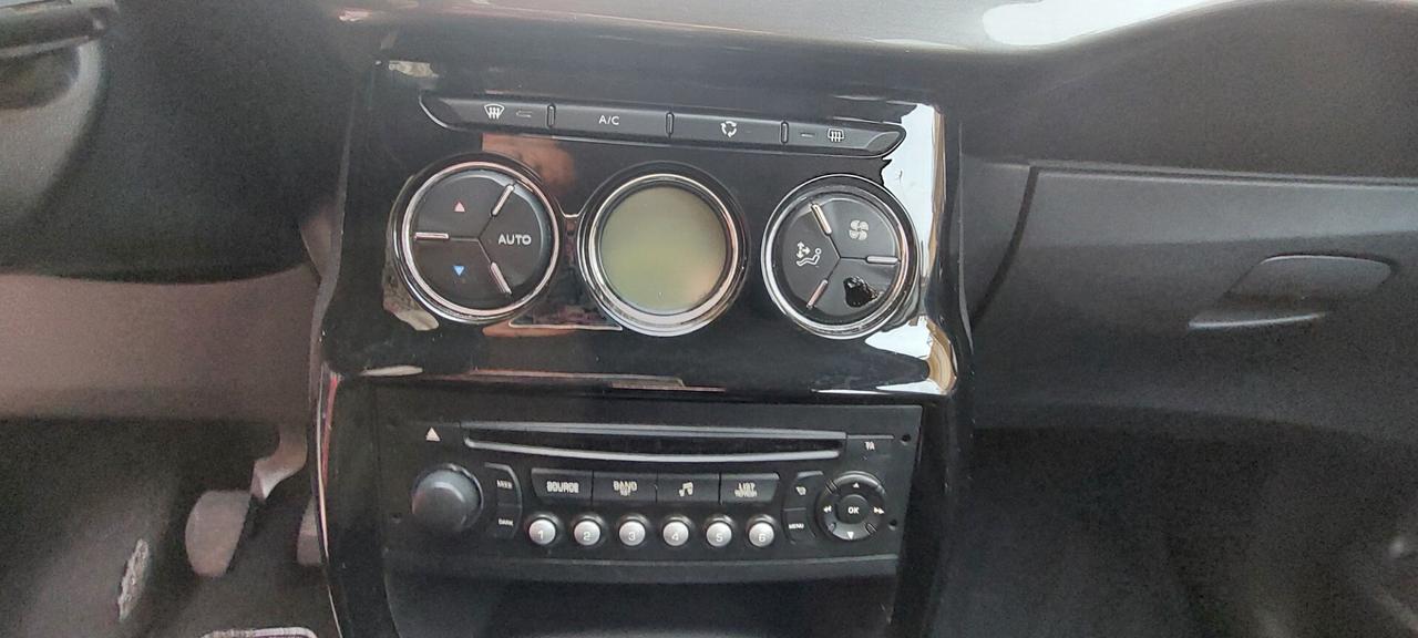 C3 EXCLUSIVE TETTO ZEN IN VETRO 1,4 DIESEL 70 CV NAVIGATORE TELEFONO SENSORI FULL IMPECCABILE