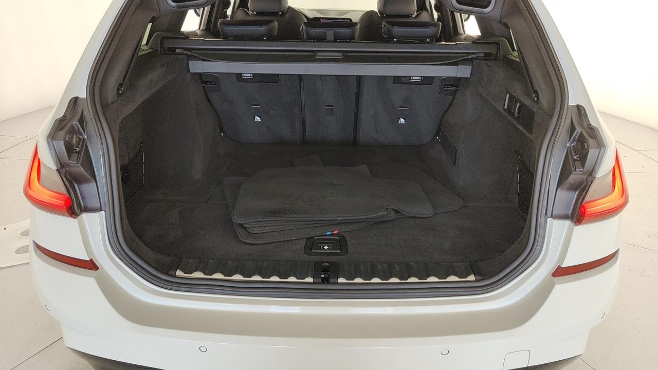 BMW 320d Touring mhev 48V xdrive Msport auto