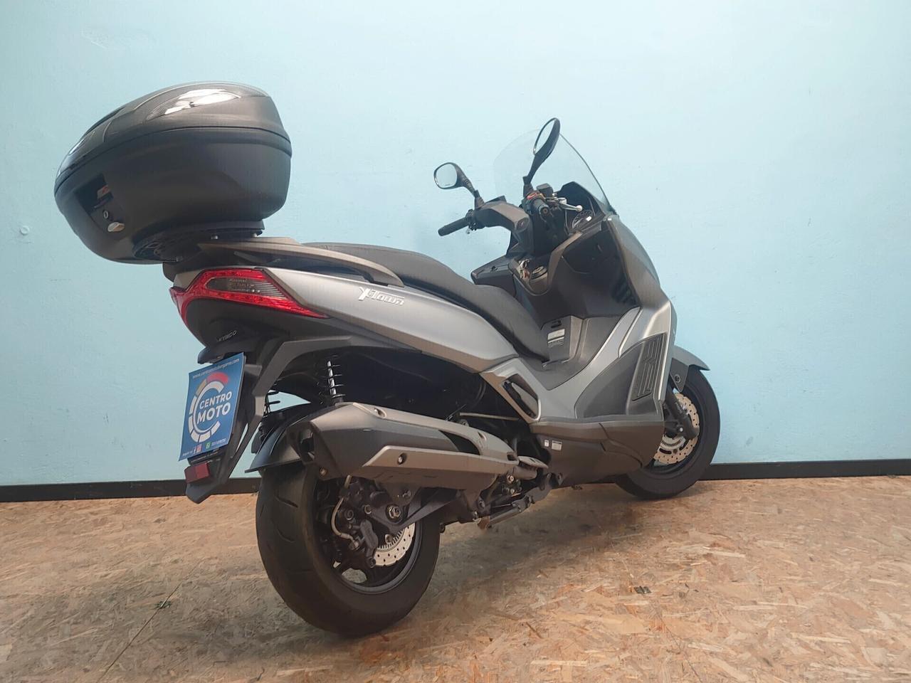 Kymco X-Town 300 I con ABS e bauletto in tinta