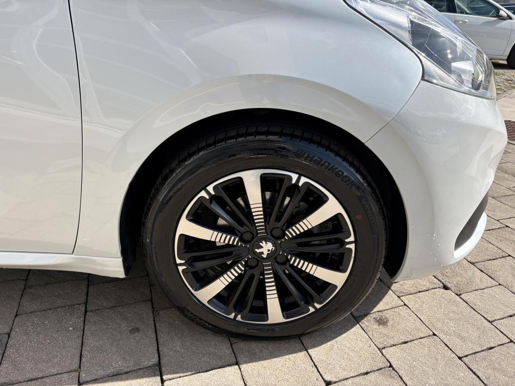 Peugeot 208 PureTech 5 porte Signature