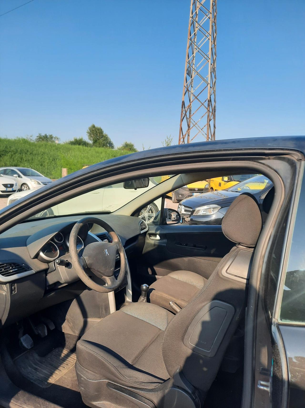 Peugeot 207 1.4 HDi 70CV 3p. OK NEOPATENTATI