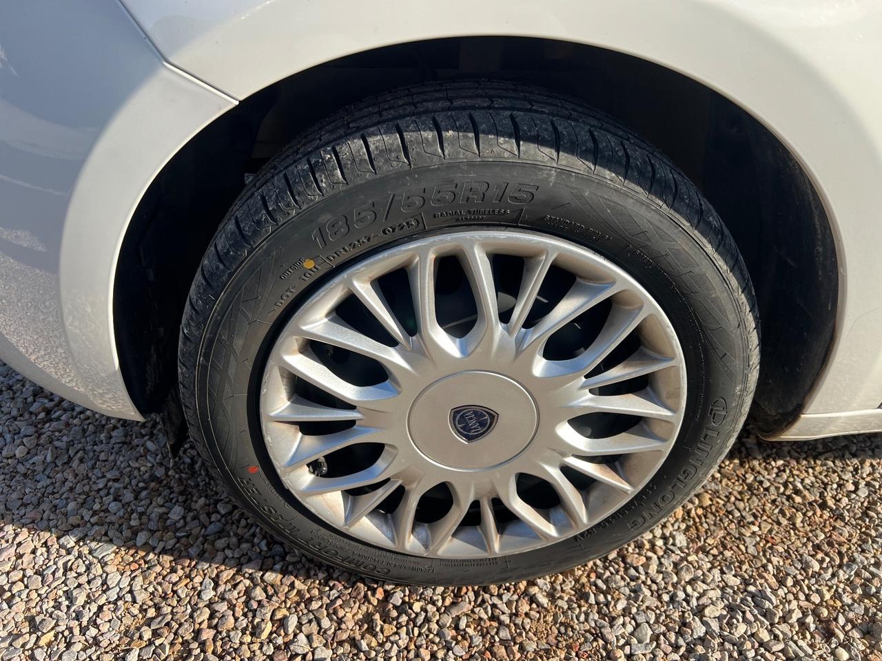 Lancia Ypsilon 1.2 69 CV 5 porte GPL Ecochic Silver