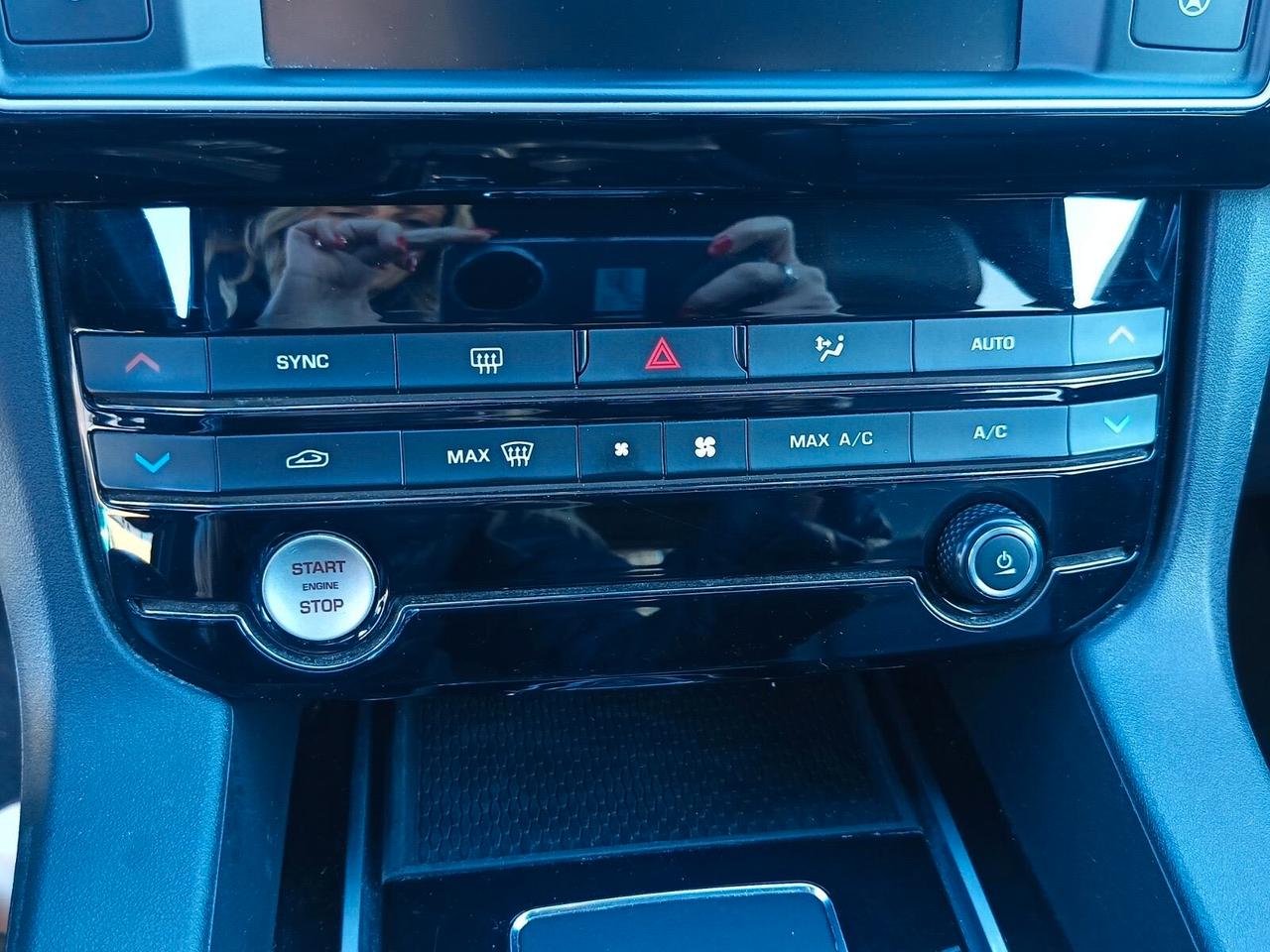 Jaguar F-Pace 2.0 D 180 CV AWD Portfolio