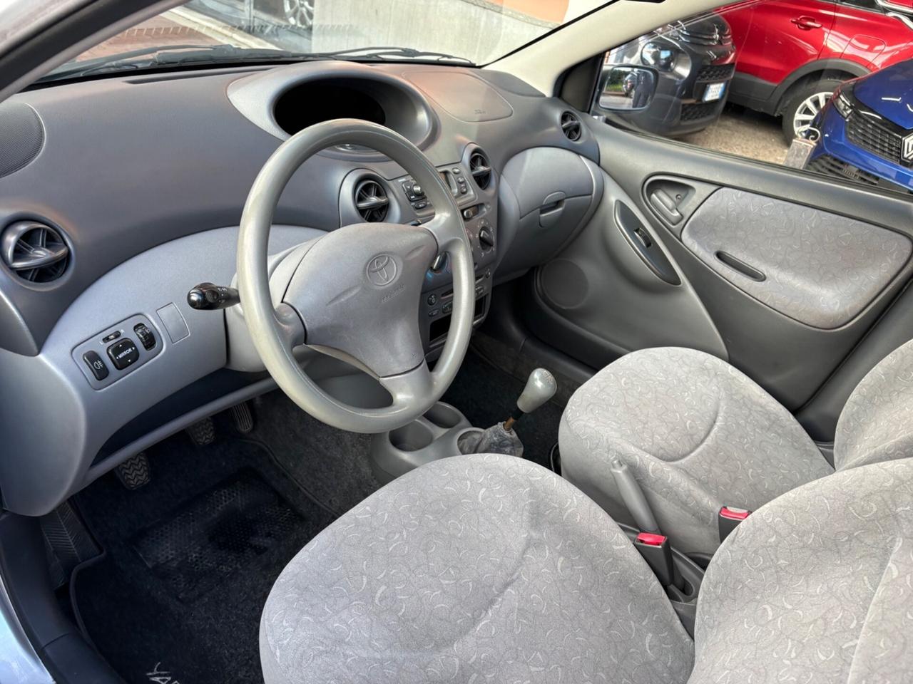 Toyota Yaris 1.0i 16V cat 5 porte Sol