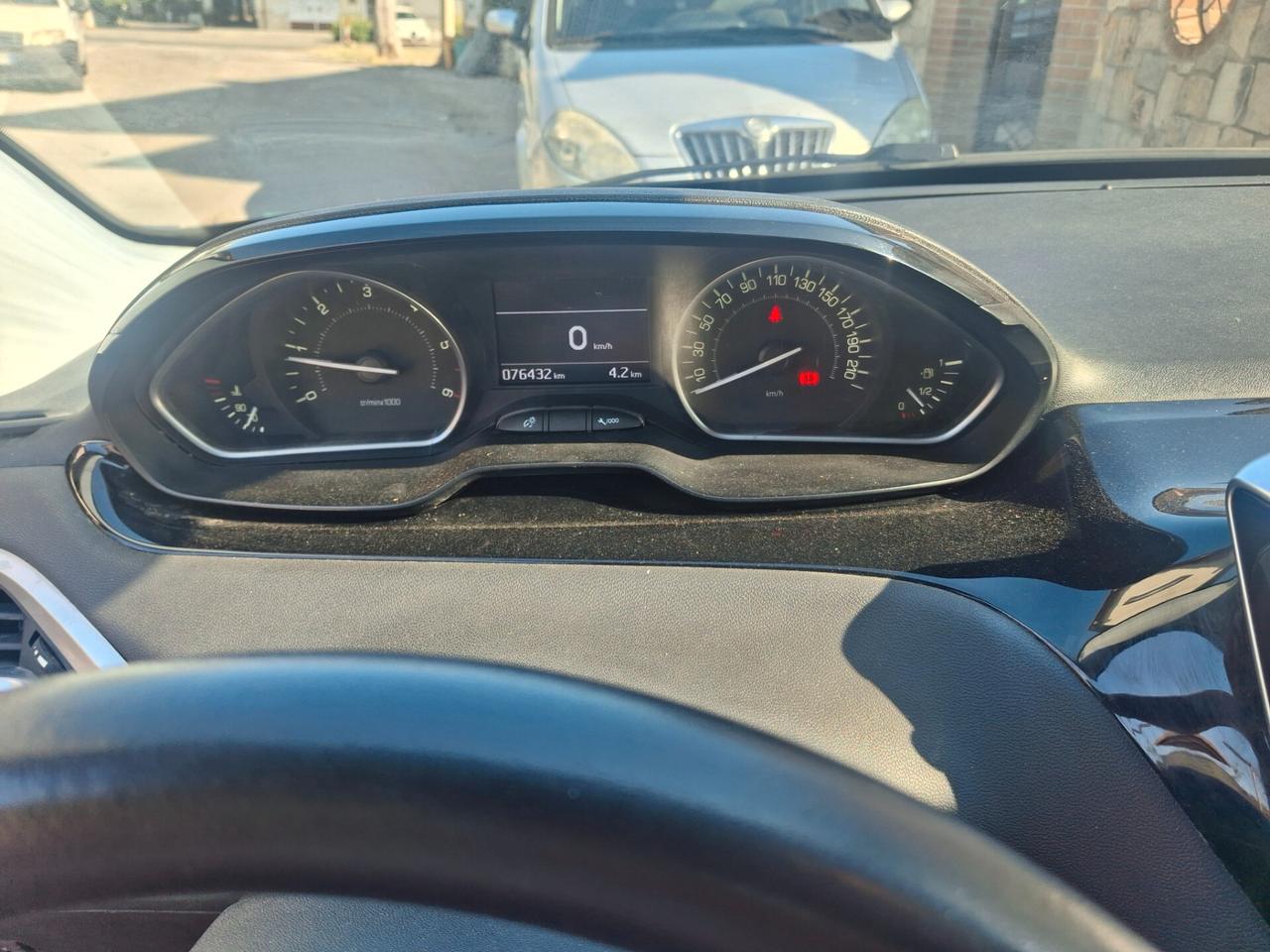 Peugeot 208 BlueHDi 75 5 porte Allure Neopatentati