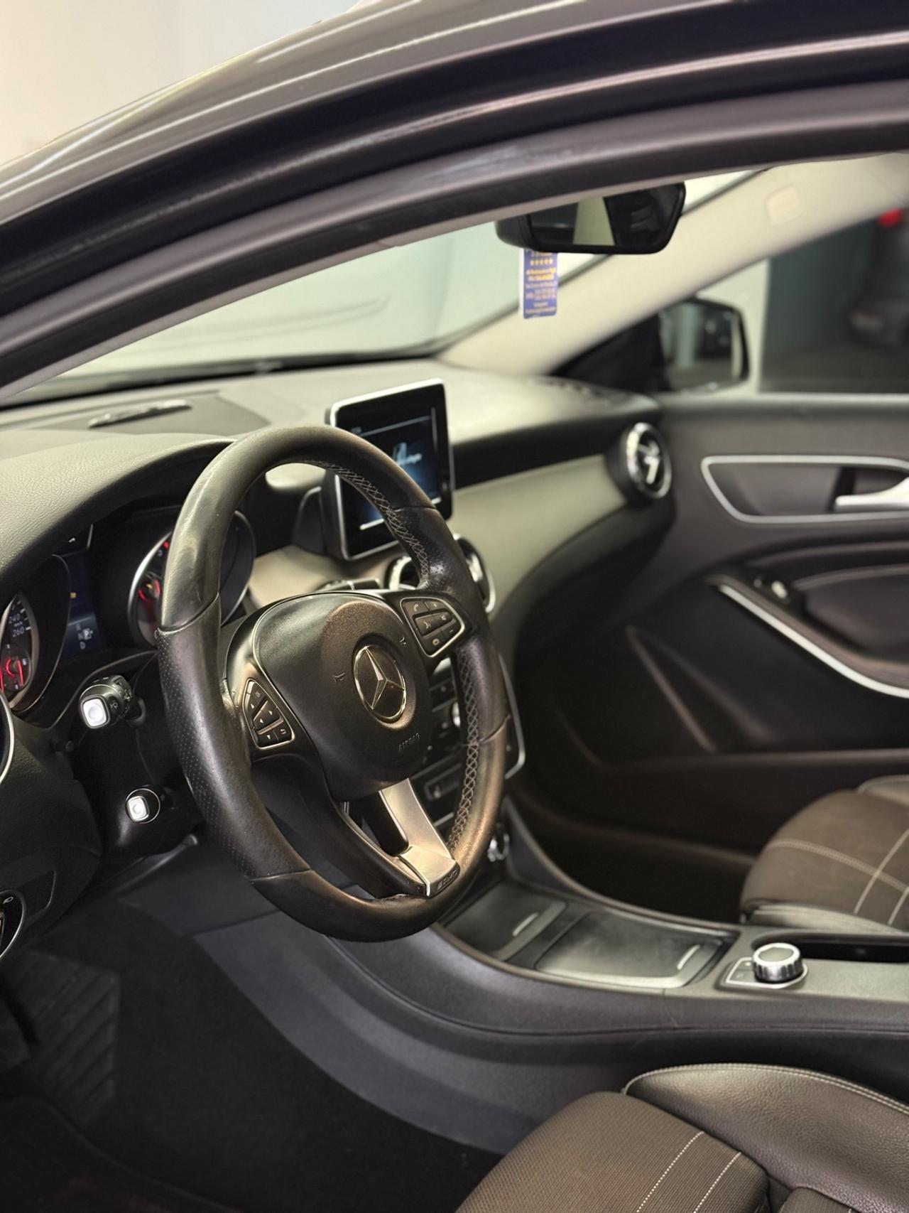 Mercedes-benz GLA 200 d Automatic Sport - Tetto