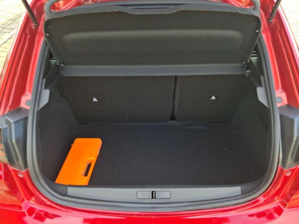 Peugeot 208 1.2 hybrid GT 136cv e-dcs 6
