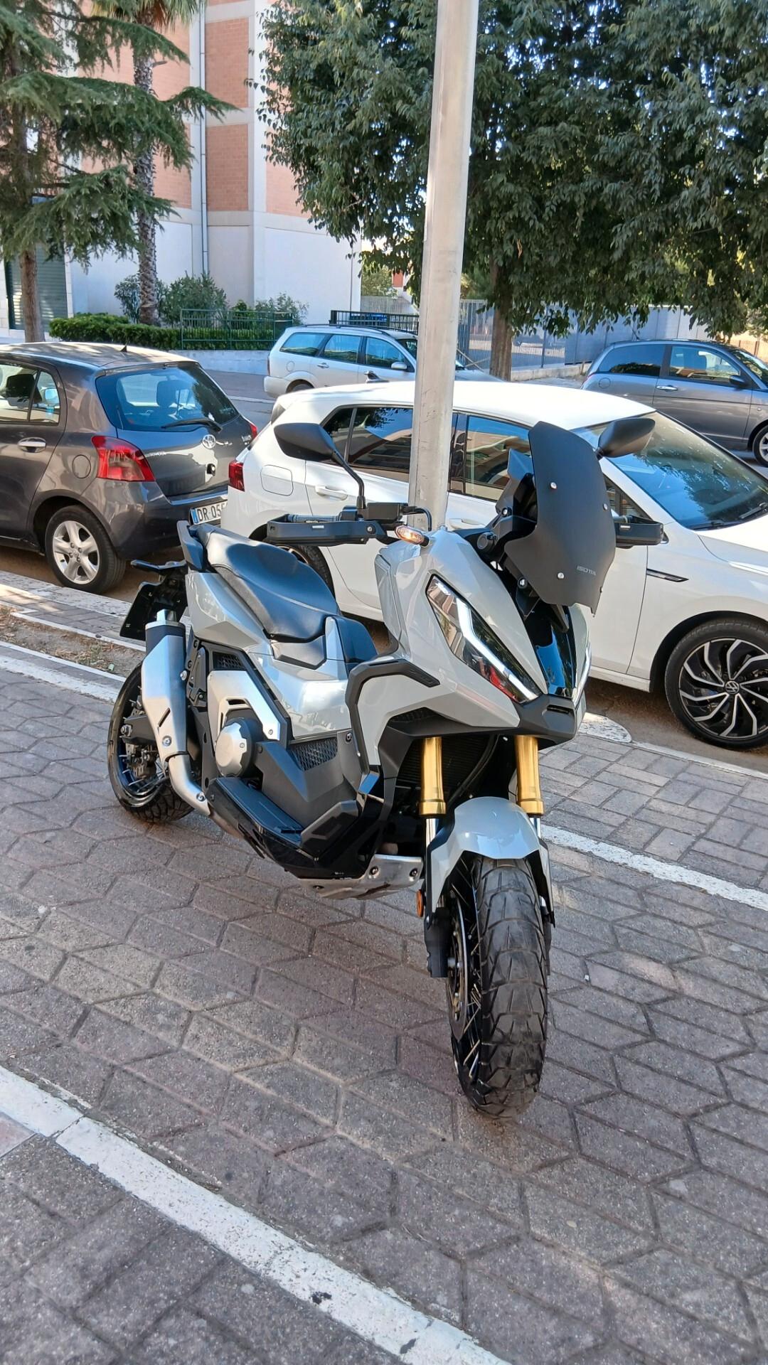 Honda X-ADV 750 PARI AL NUOVO
