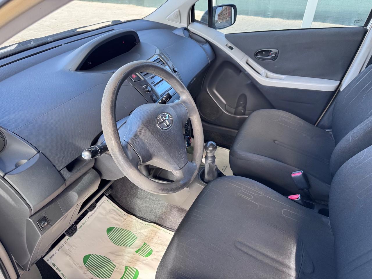 Toyota Yaris 1.0 5 porte