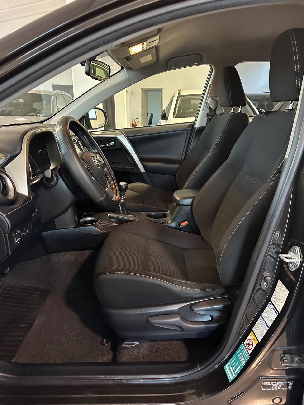 Toyota RAV 4 RAV4 2.0 D-4D 4WD Lounge White Ed.