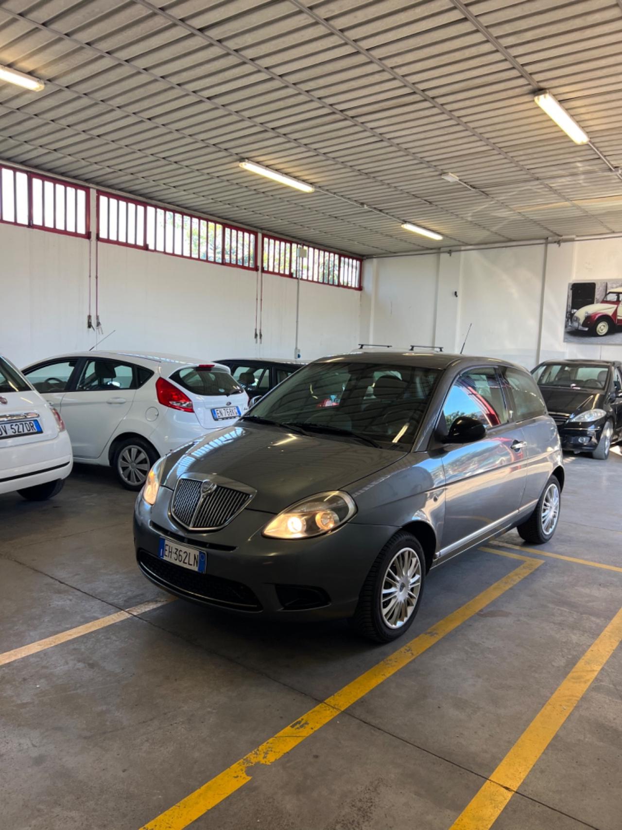 Lancia Ypsilon 1.3 MJT 75 CV Diva