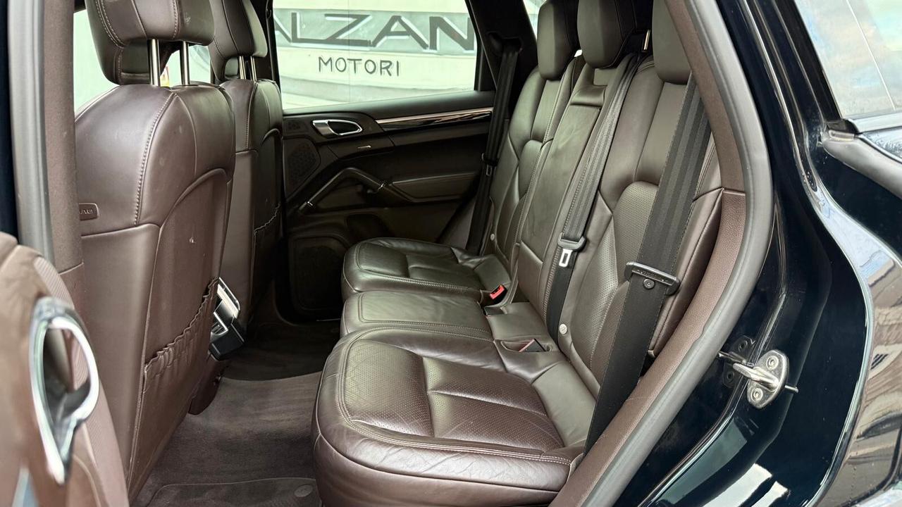 PORSCHE CAYENNE 3.0 DIESEL 2016 PLATINUM EDITION