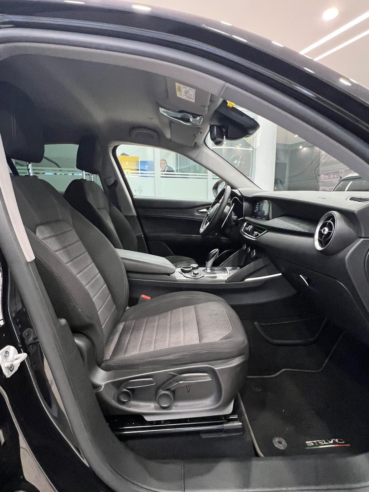 Alfa Romeo Stelvio 2.2 Turbodiesel 160 CV AT8 RWD Business