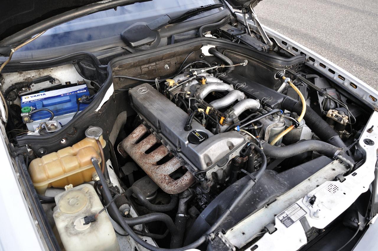 Mercedes-benz 250 W124D (AMG look body kit)