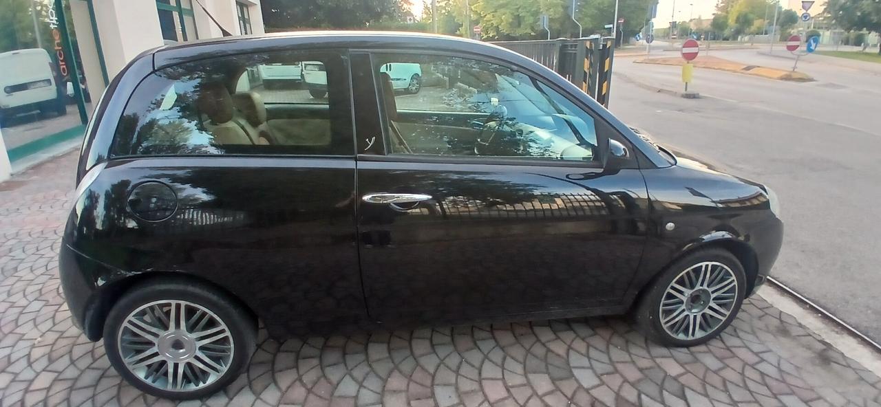 Pochi km Lancia Ypsilon diesel neopatentati