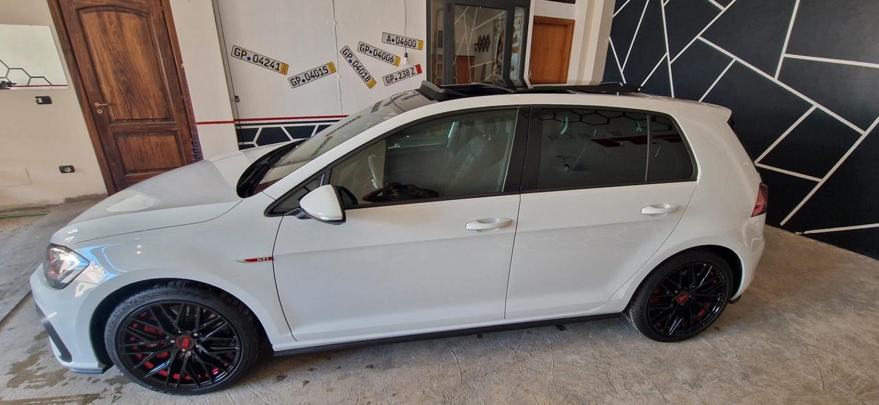 Volkswagen Golf GTI Performance 2.0 245 CV TSI DSG 5p.