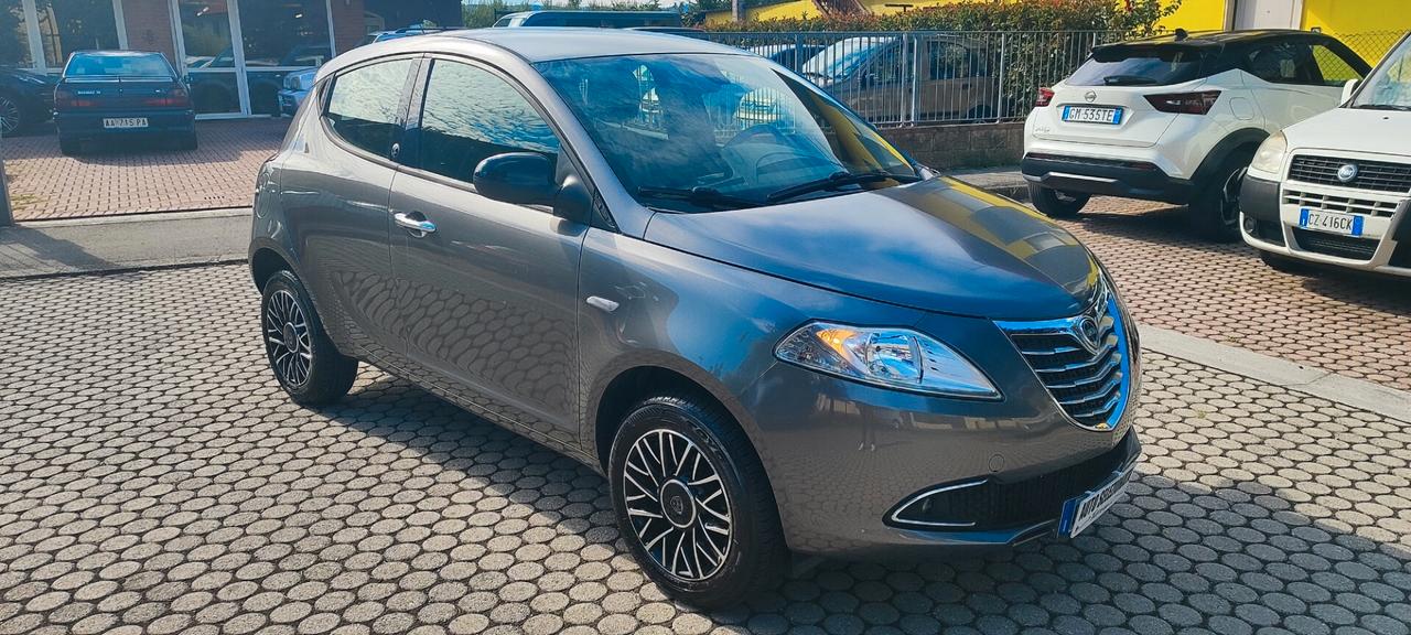 Lancia Ypsilon 0.9 TwinAir 85 CV 5 porte Metano Ecochic Elle