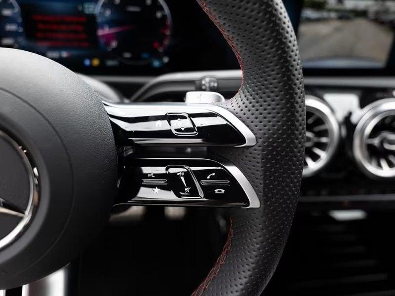 Mercedes-Benz Classe A A 180 AMG Line Advanced Camera 18" Winter Pack