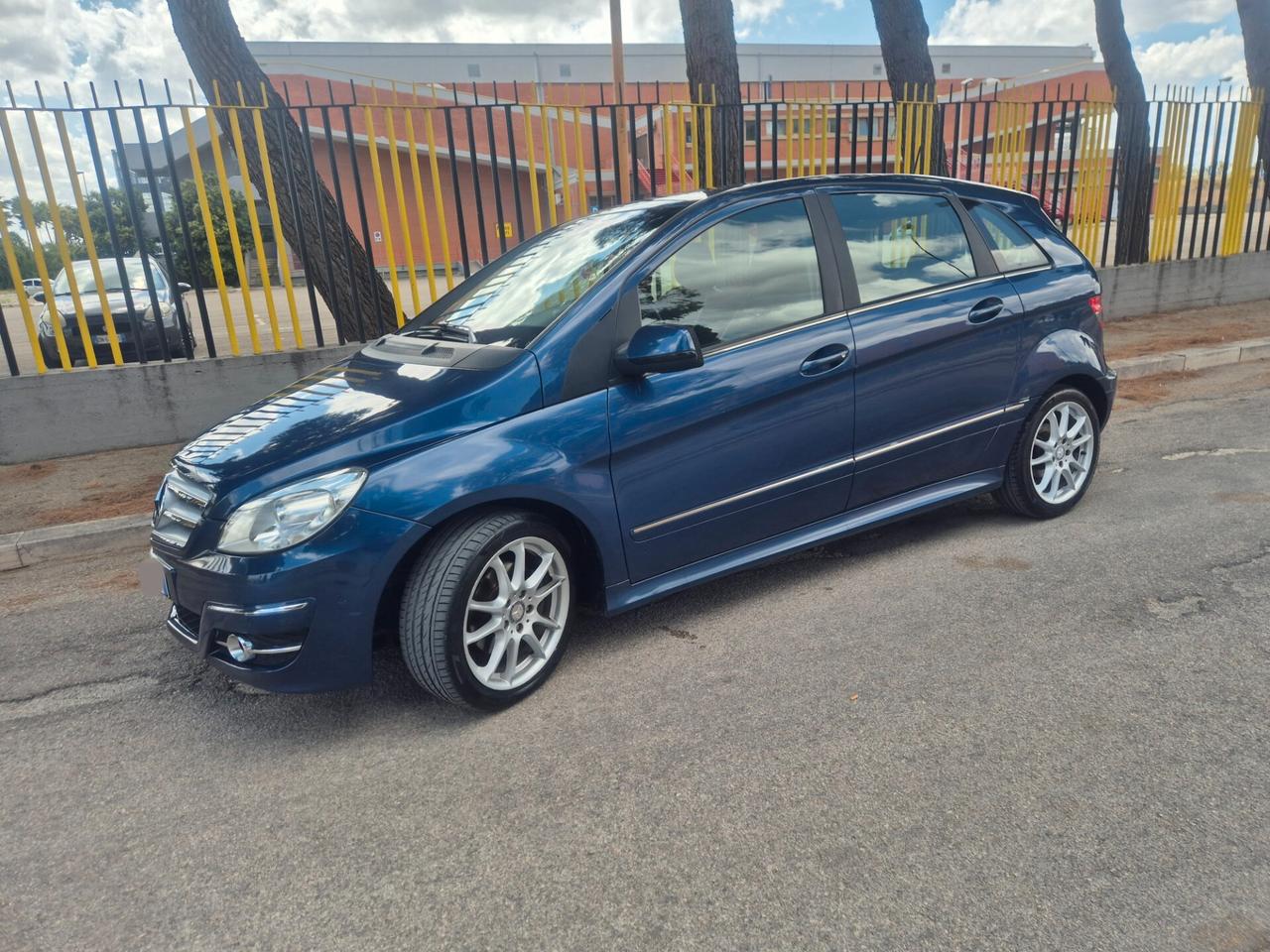 Mercedes classe B 180 SPORT 109CV ANNO 2010