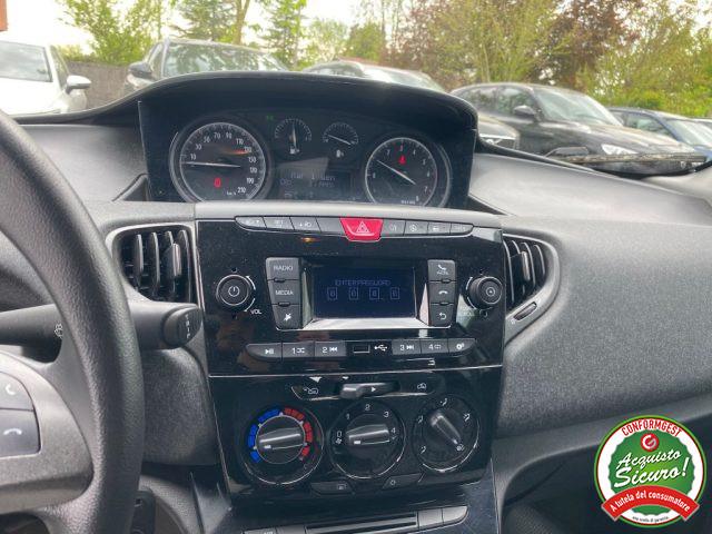 LANCIA Ypsilon 1.0 FireFly 5 porte S&S Hybrid Ecochic Silver