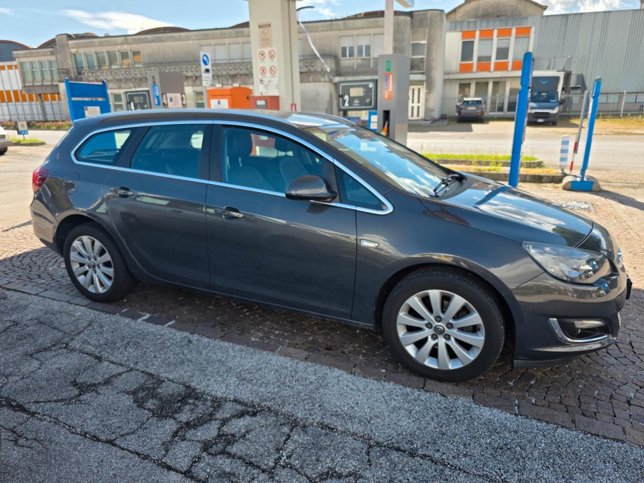 Opel Astra 1.7 CDTI 110CV Sports Tourer Cosmo con 325.000km