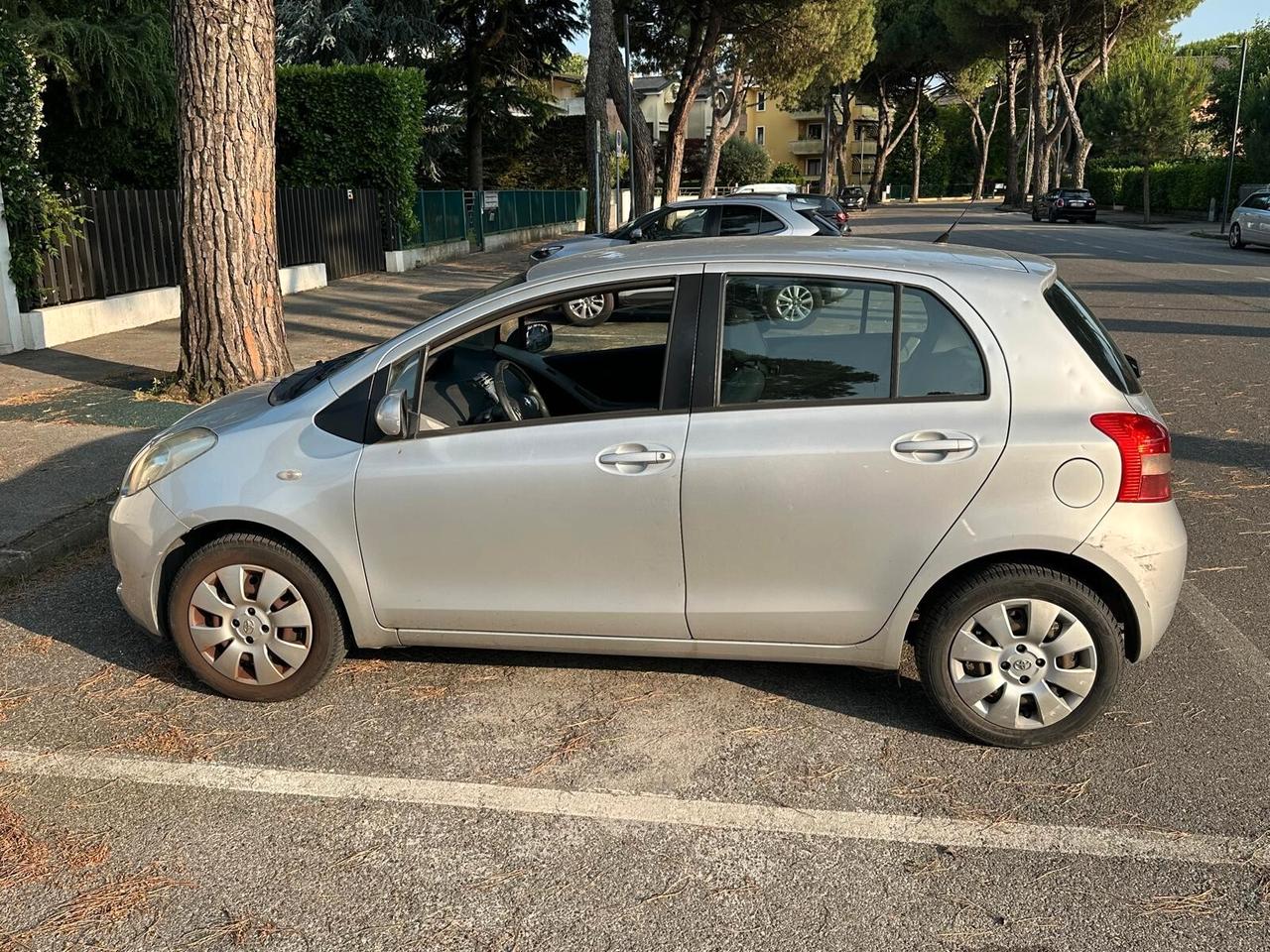 Toyota Yaris 1.0 5 porte - NEOPATENTATI