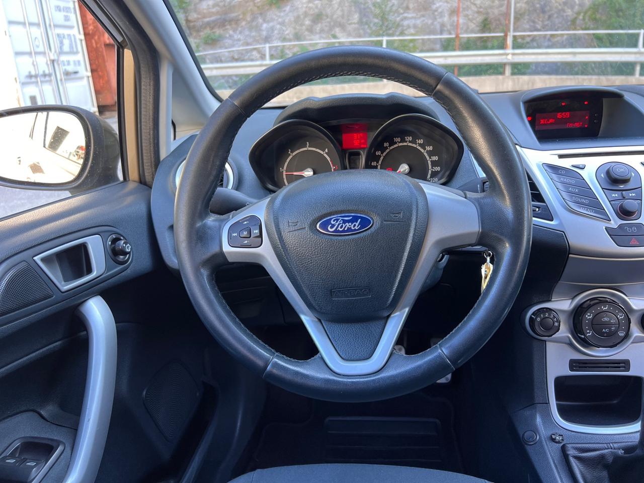 Ford Fiesta 1.4 TDCi 70CV 5 porte Titanium